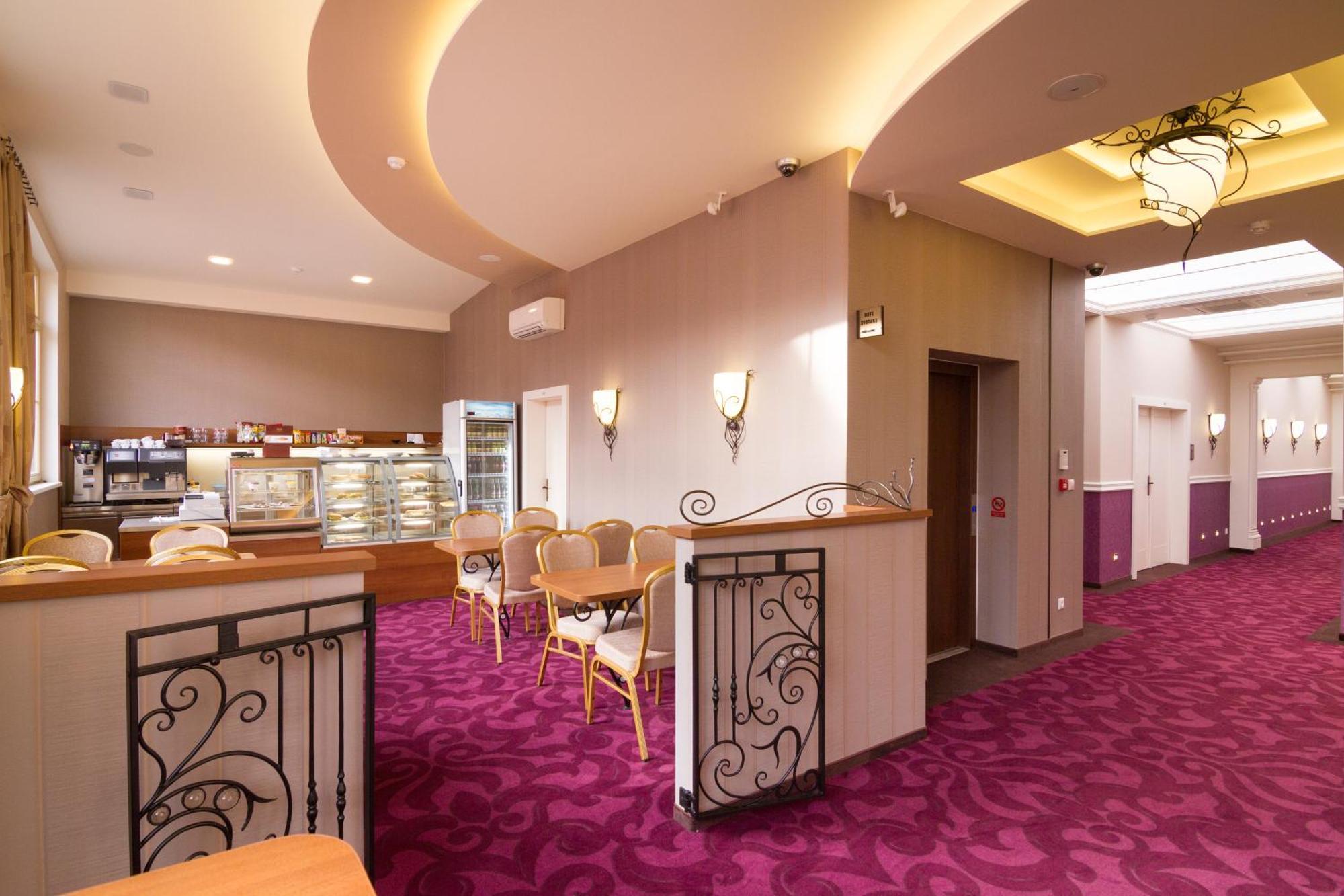 Hotel Dvorana Karlovy Vary Extérieur photo