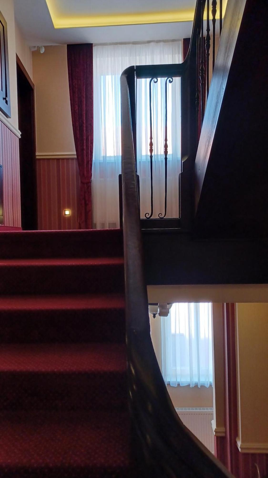 Hotel Dvorana Karlovy Vary Extérieur photo