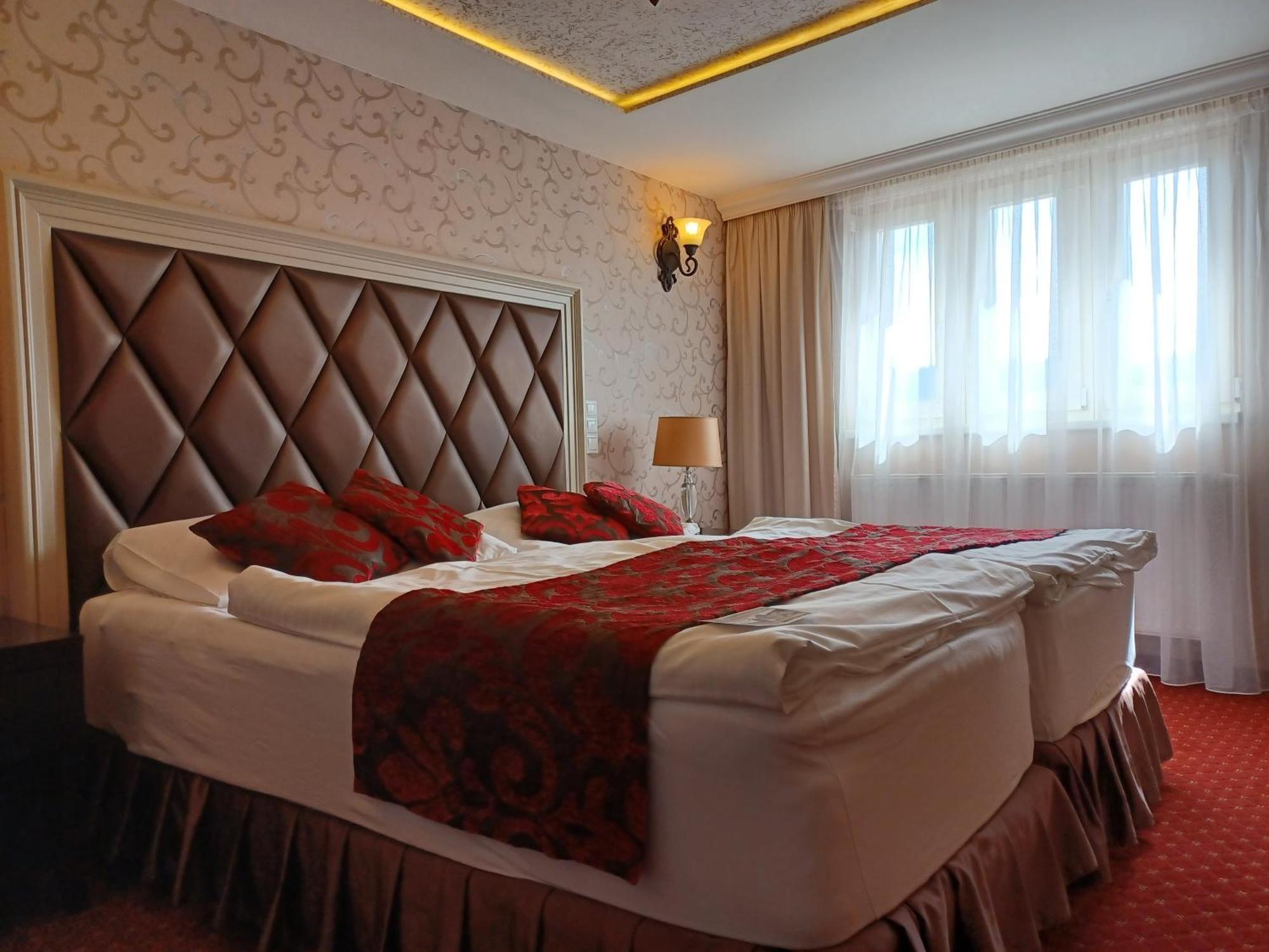 Hotel Dvorana Karlovy Vary Extérieur photo