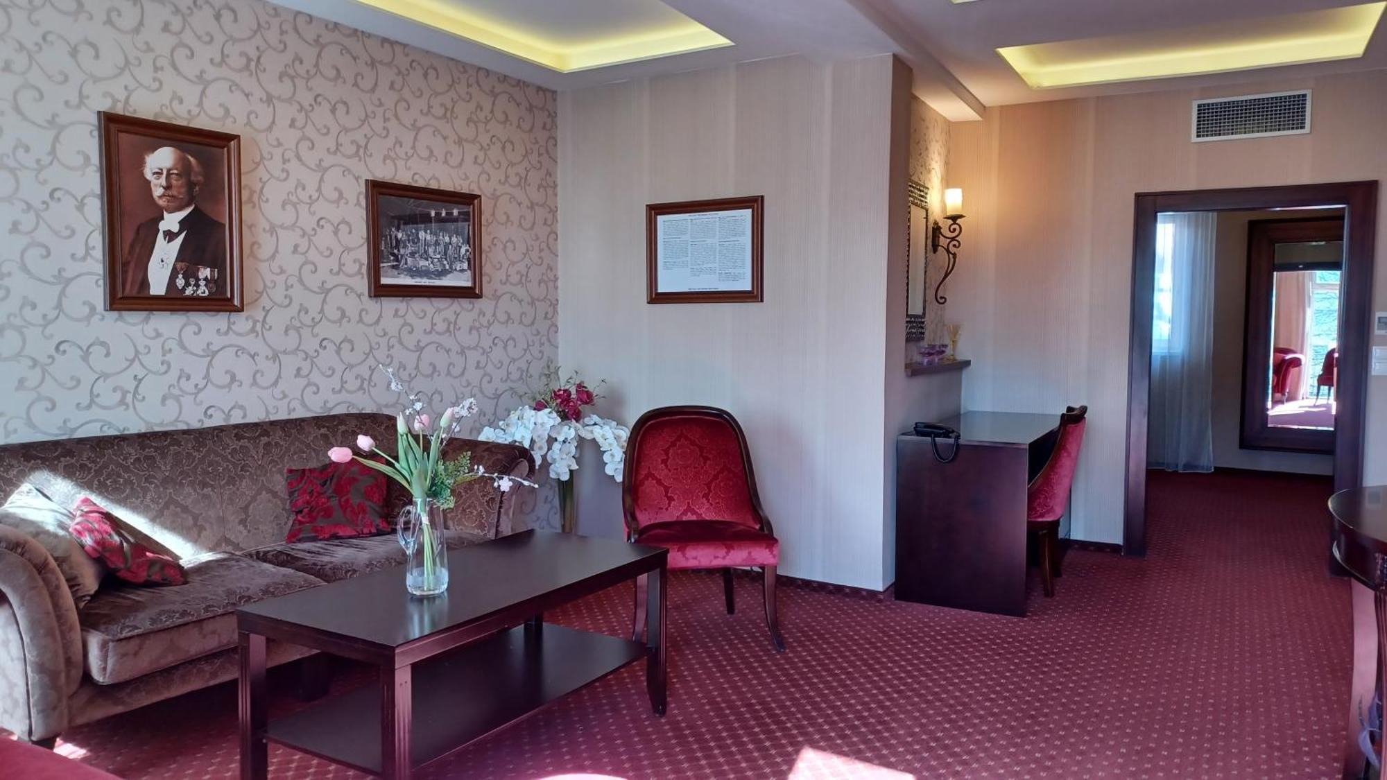 Hotel Dvorana Karlovy Vary Extérieur photo