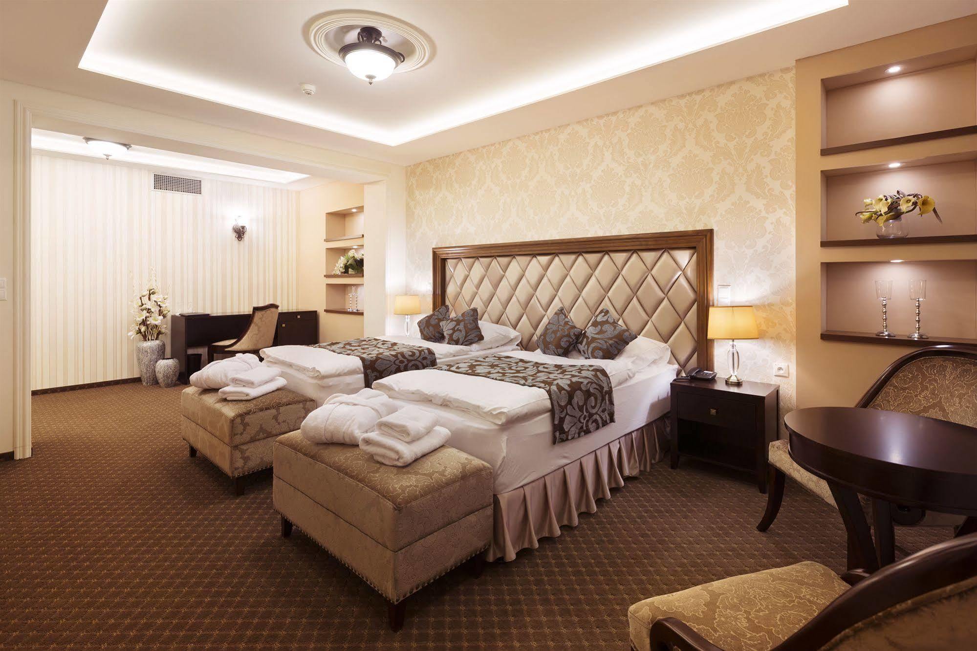 Hotel Dvorana Karlovy Vary Extérieur photo