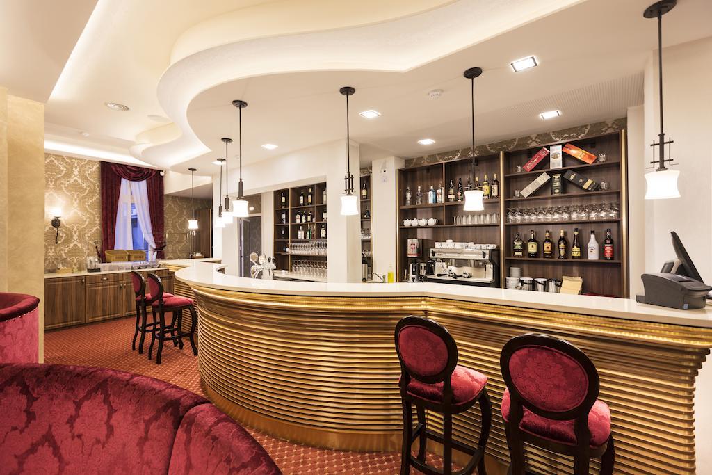 Hotel Dvorana Karlovy Vary Extérieur photo